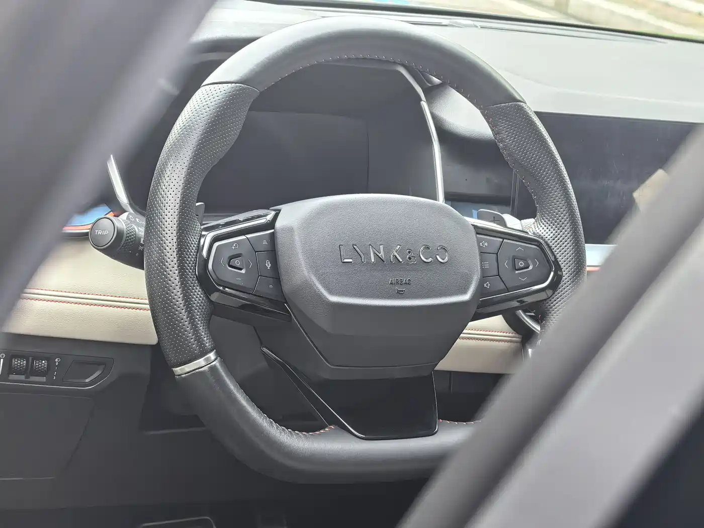 Lynk & Co 06 2020 1.5T Halo фото 8
