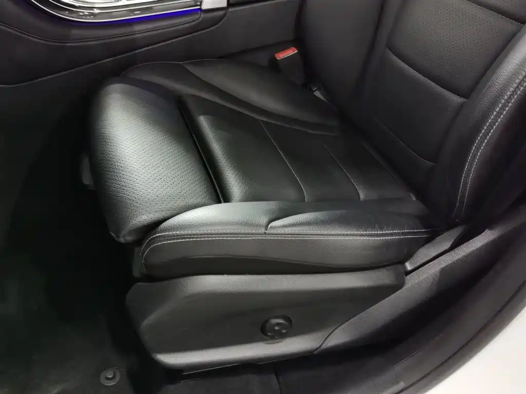 Mercedes-Benz GLC 2018 Facelift GLC 260 4MATIC Luxury фото 20