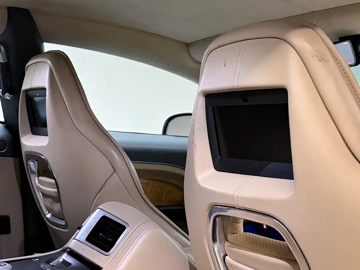Aston Martin Rapide 2010 6.0L фото 18