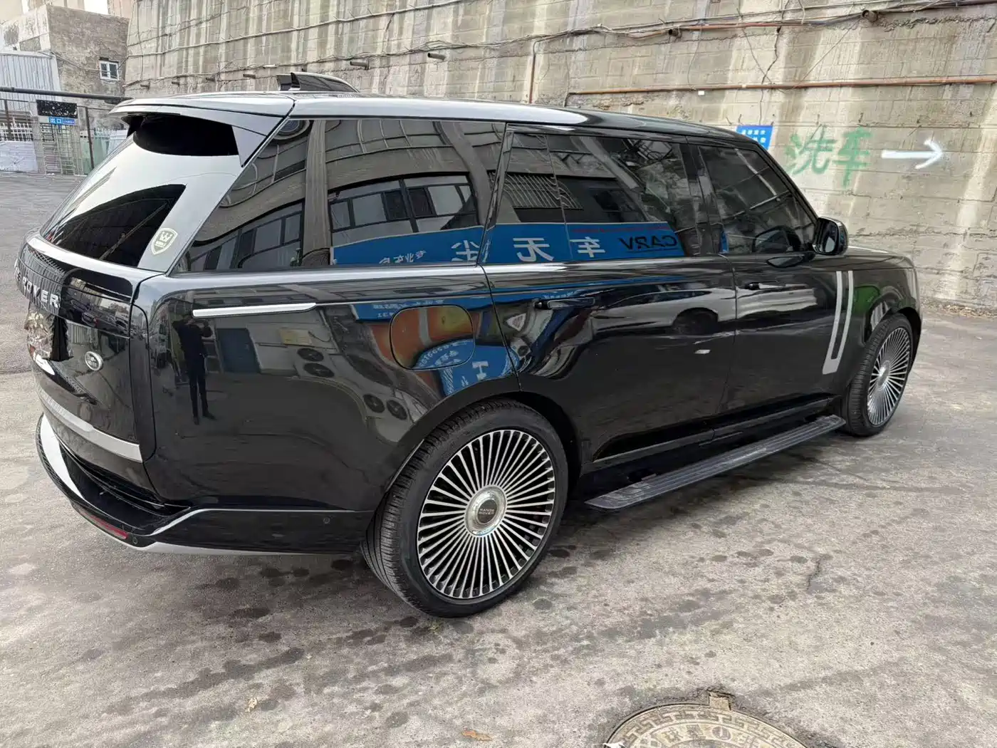 Land Rover Range Rover 2024 3.0 L6 400PS Genesis Extended фото 10