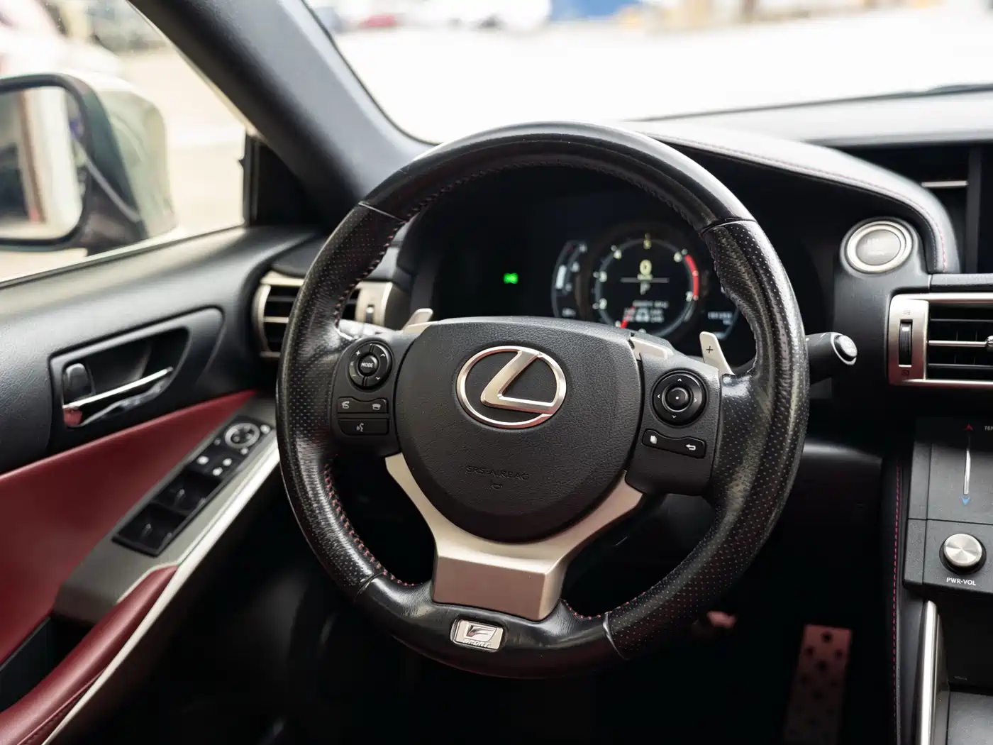 Lexus IS 2015 200t F SPORT фото 11