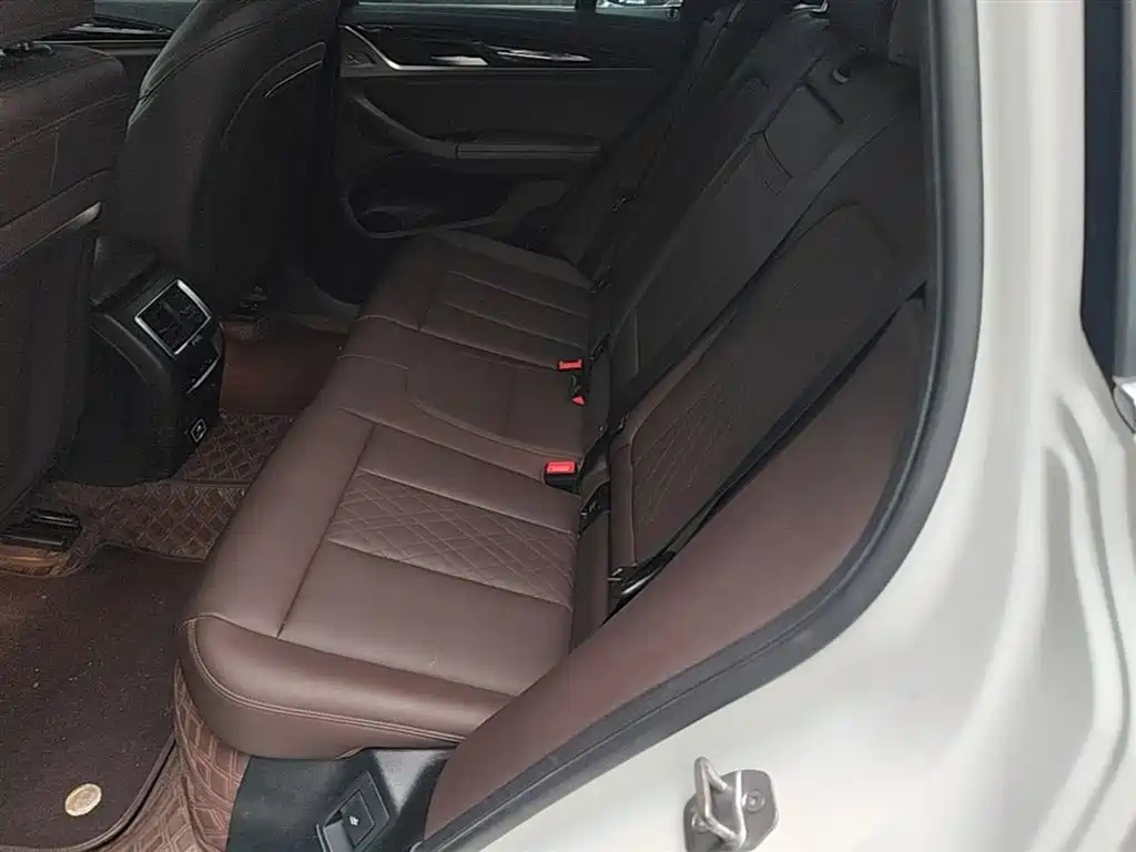 BMW iX3 2022 Leading Edition фото 17