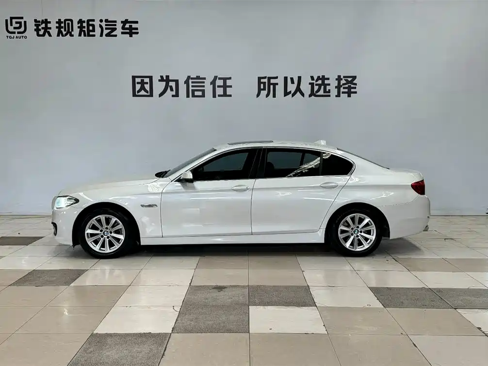 BMW 5 Series 2017 520Li Classic Edition фото 3