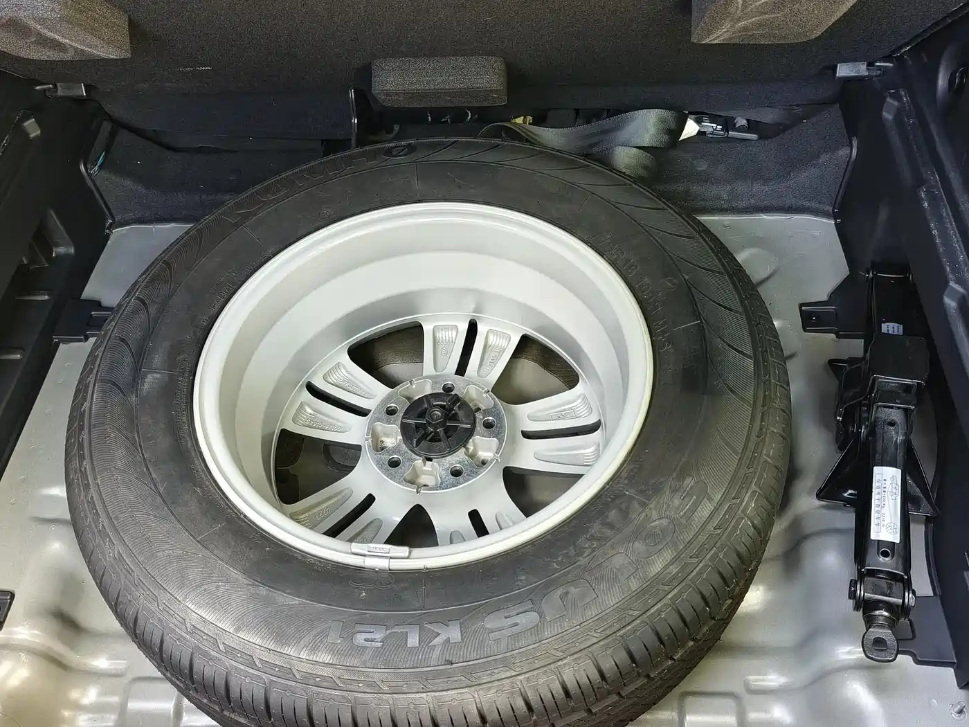 Kia Sportage 2012 2.0L Manual 2WD GLS фото 15