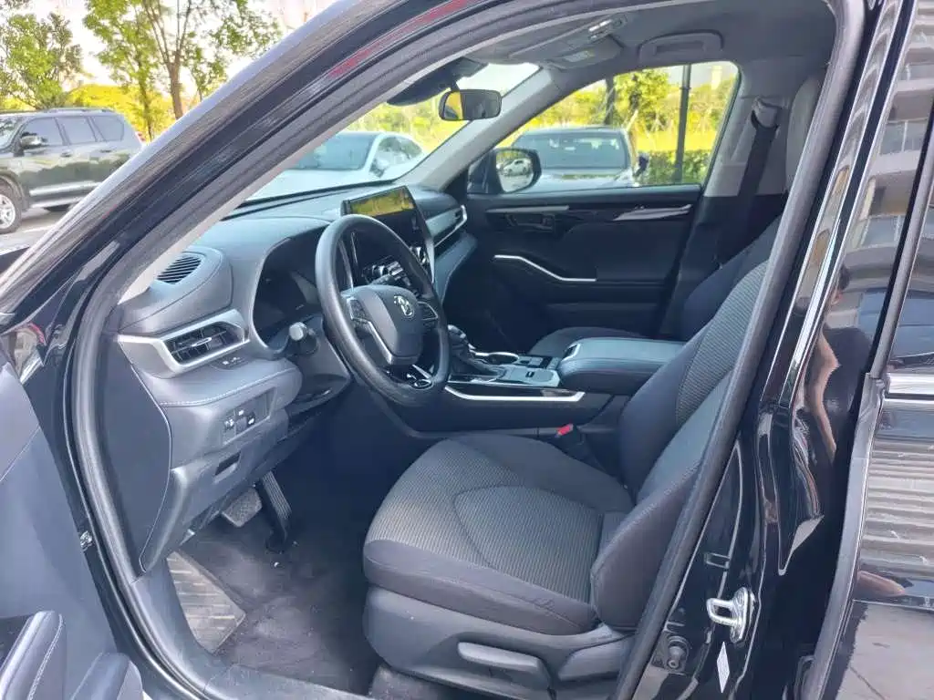Photo 6 - Toyota Highlander