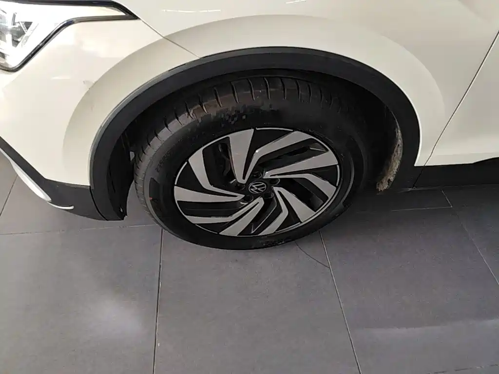 Photo 23 - Volkswagen Tiguan L