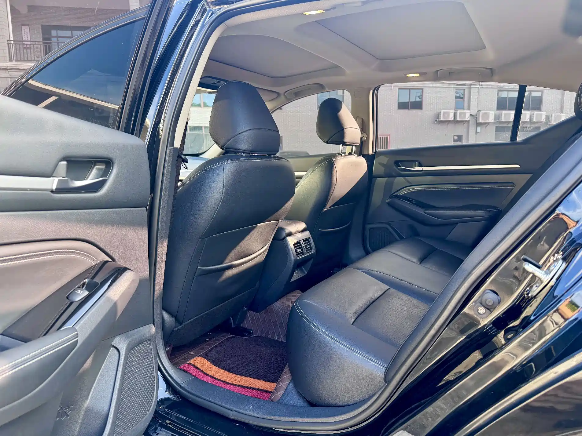 Photo 9 - Nissan Teana