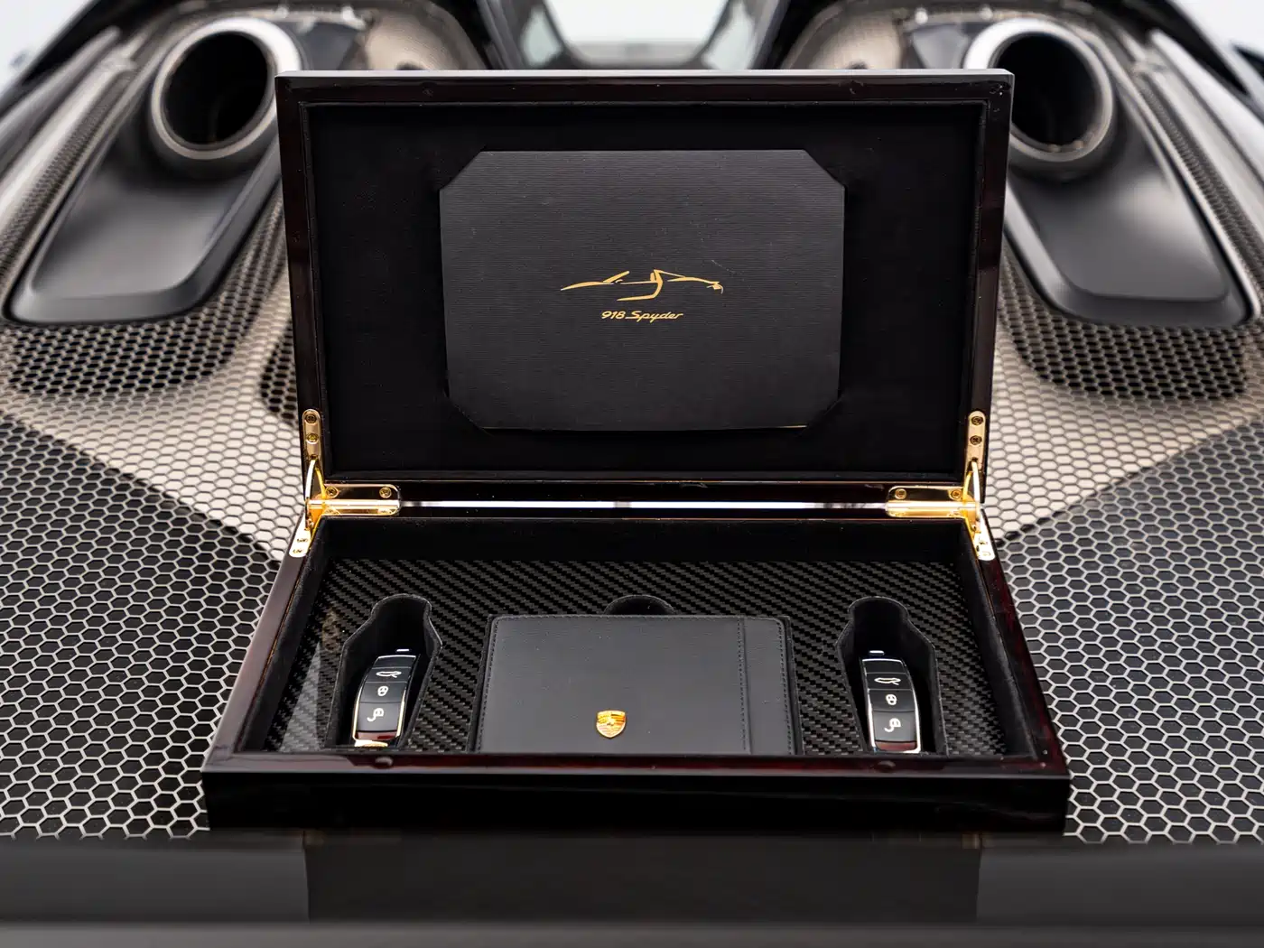 PORSCHE 918 SPYDER