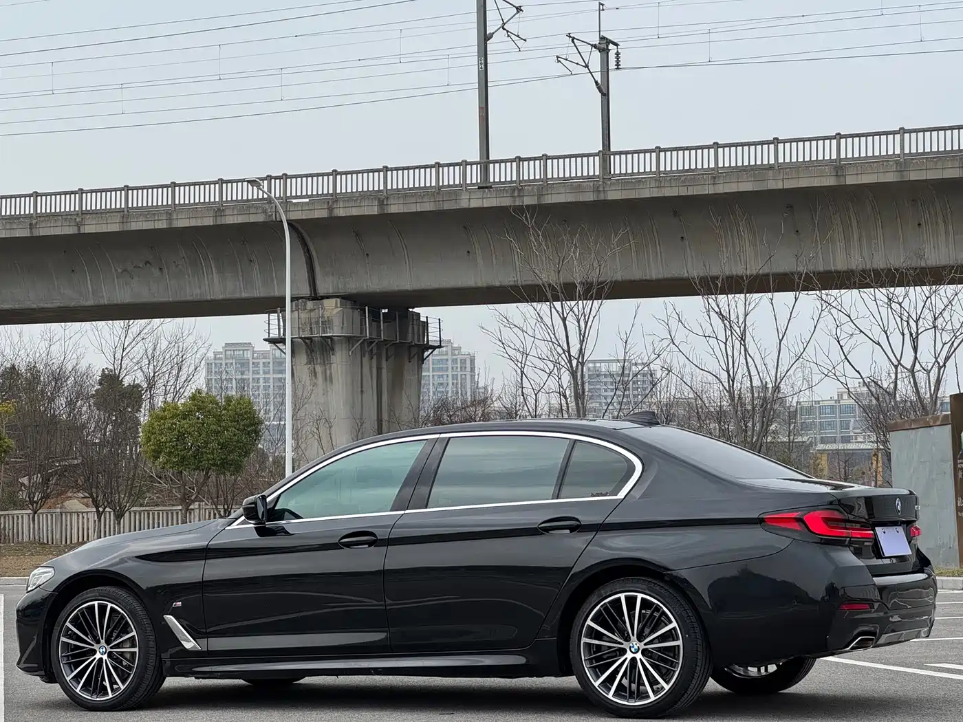 BMW 5 Series 2022 530Li Leading M Sport Package фото 18