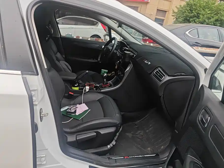 Photo 8 - Citroën C4 C-Quatre