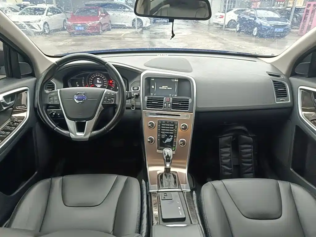 Photo 10 - Volvo XC60