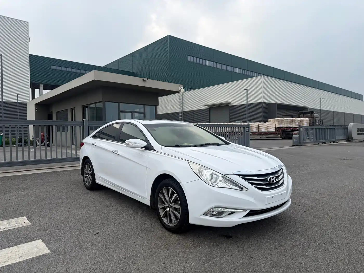 Hyundai Sonata 2013 2.0L Automatic Luxury Edition фото 3