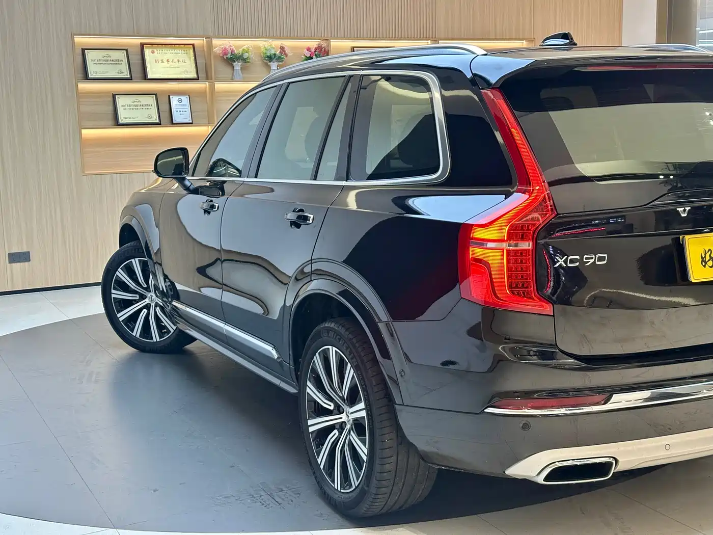 VOLVO XC90