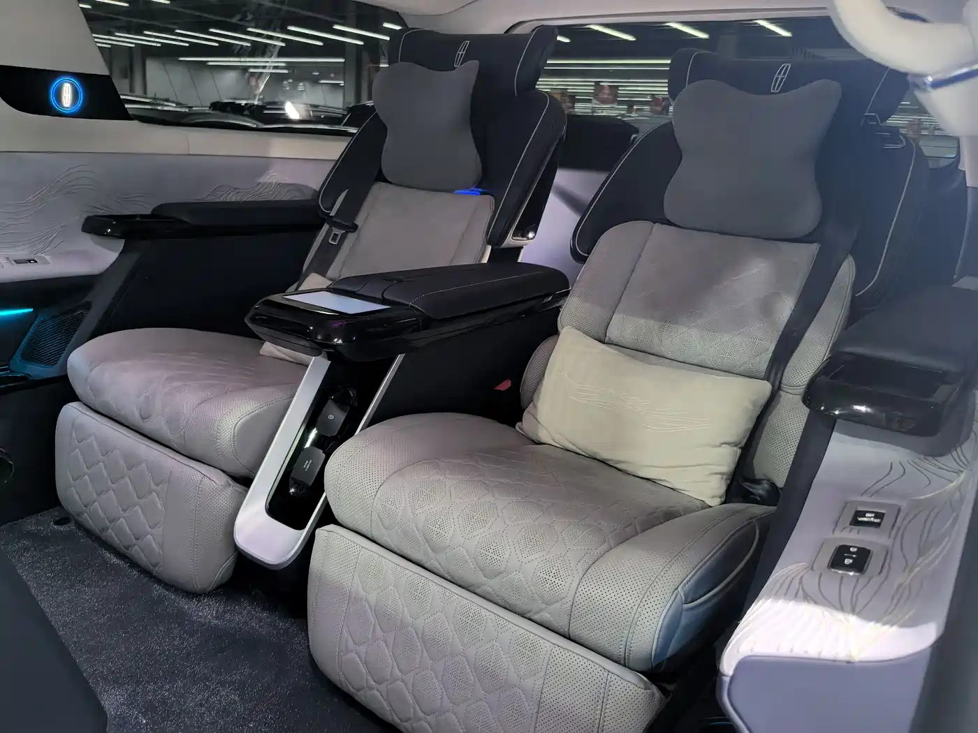 Lincoln Navigator One 2022 3.5T Navigator One фото 17