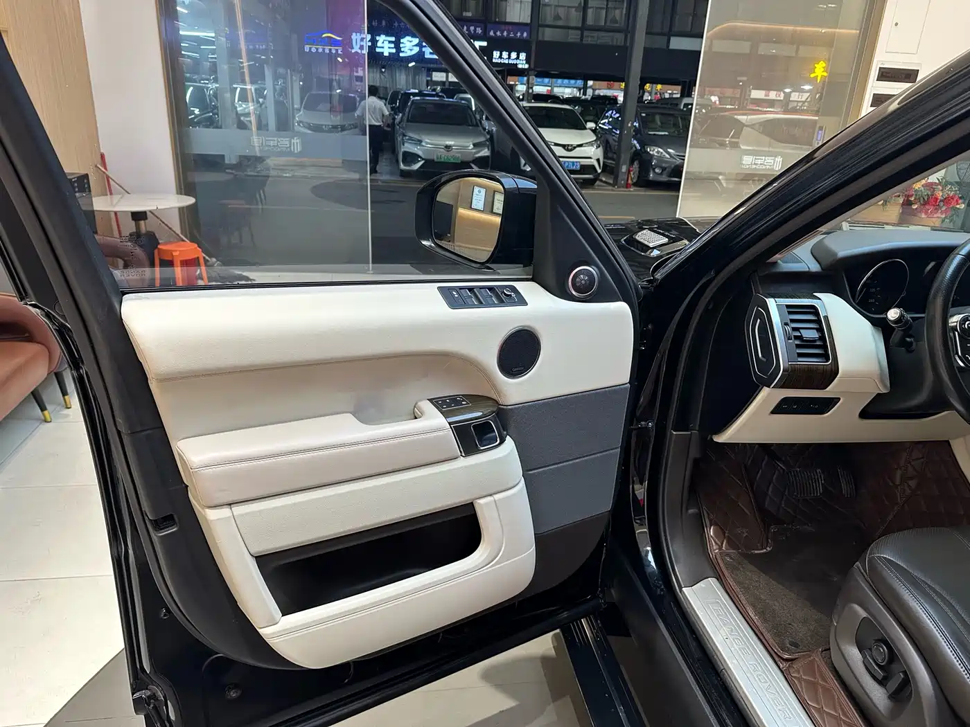 Фото 9 - Land Rover Range Rover Sport
