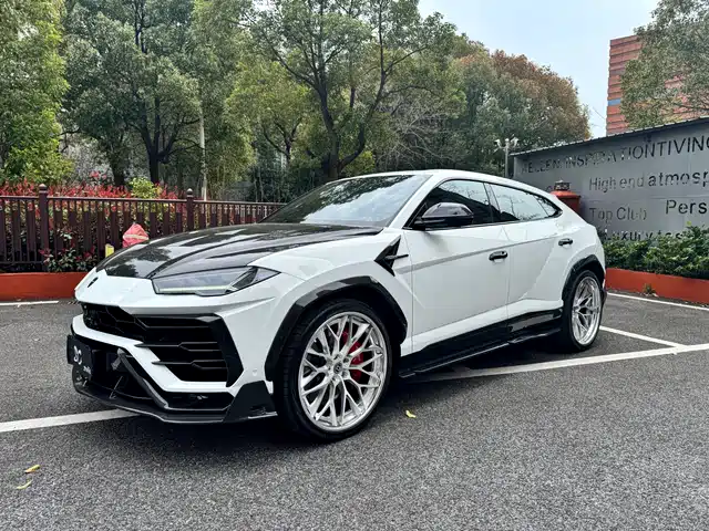 lamborghini urus