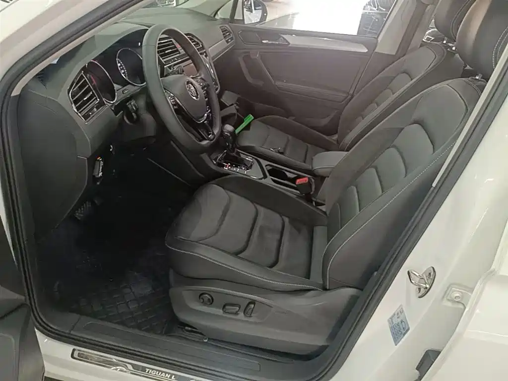 Volkswagen Tiguan L 2018 Facelift 330TSI Automatic 2WD Luxury Edition фото 15