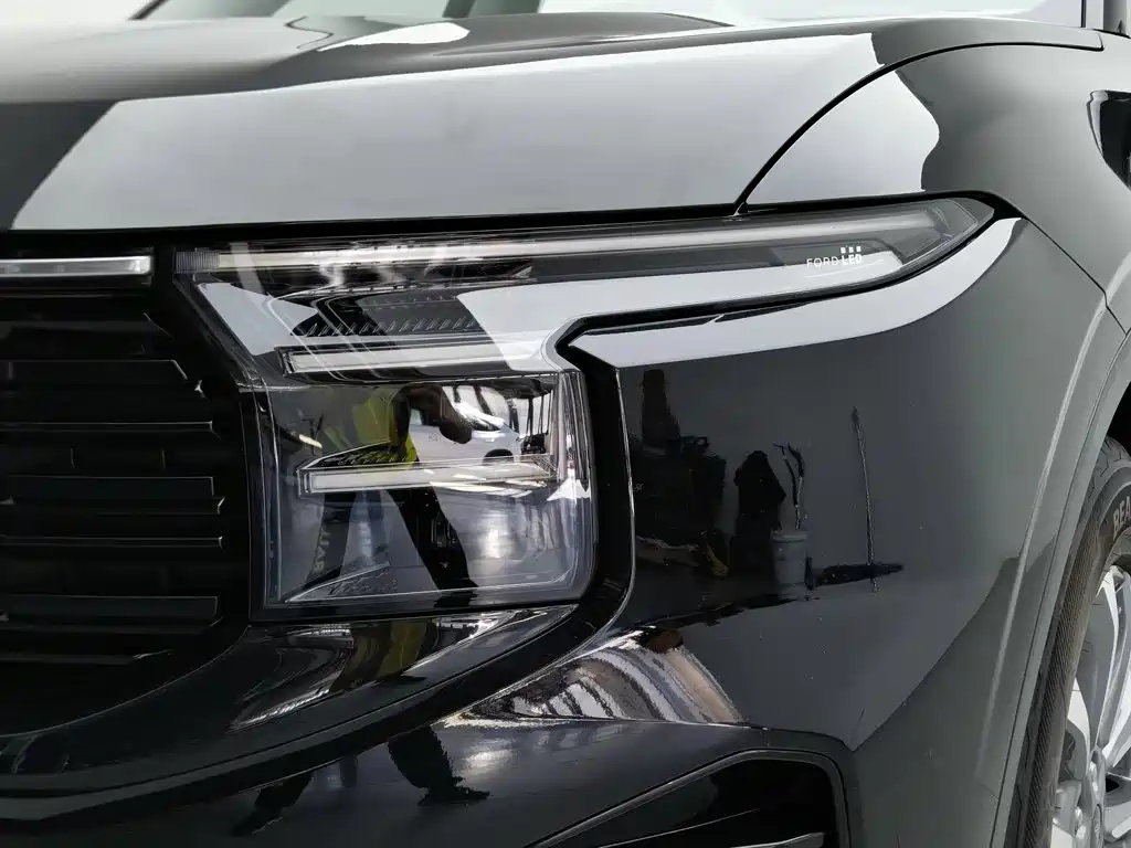 Photo 7 - Ford Edge