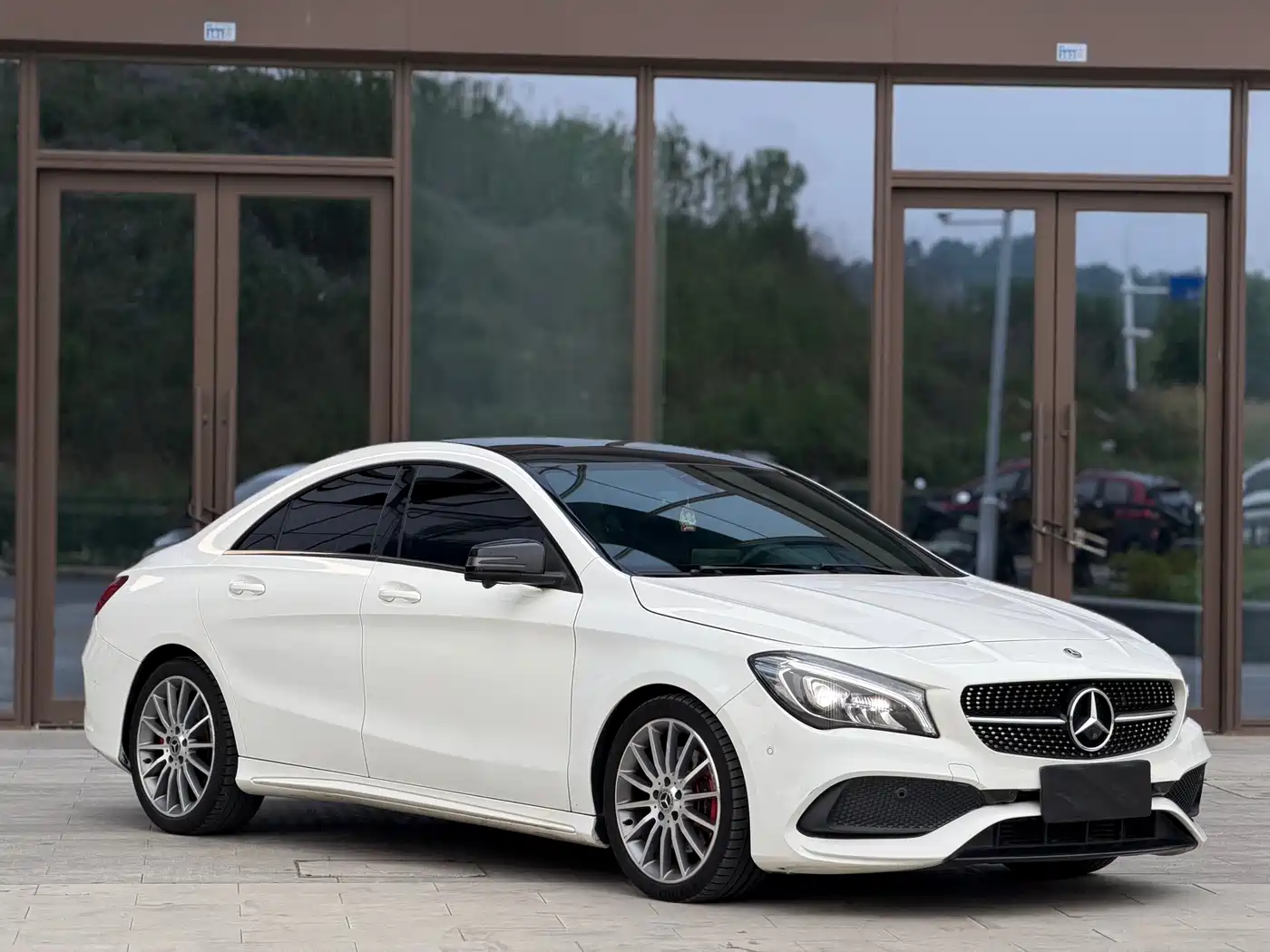Mercedes-Benz CLA (Import) 2018 CLA 220 4MATIC фото 3