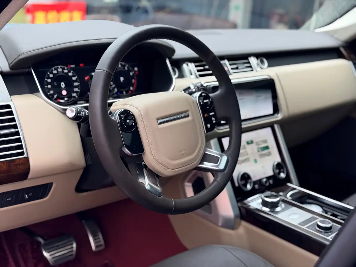 Land Rover Range Rover 2020 3.0 L6 Heritage Extended Edition фото 8