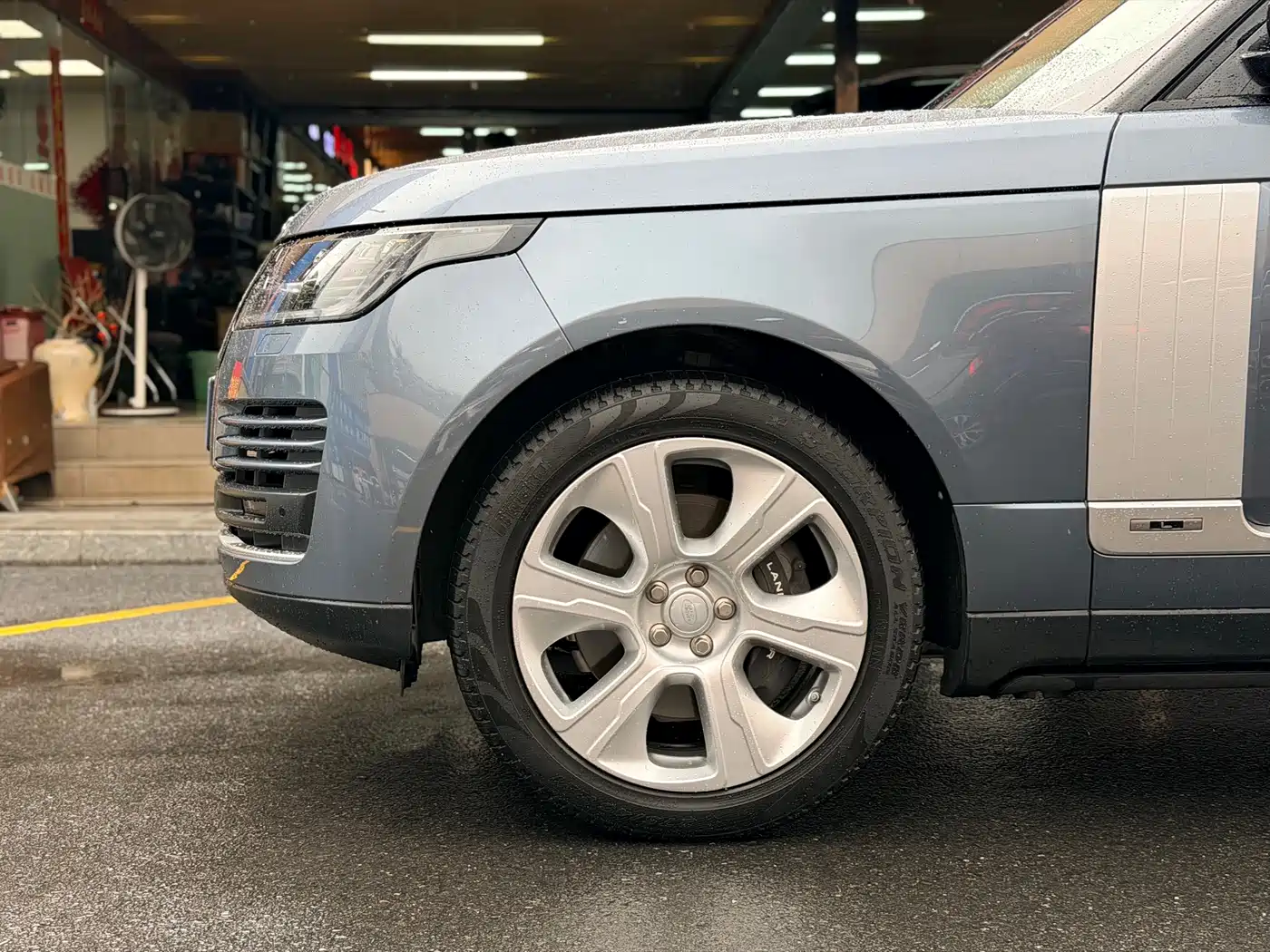 Land Rover Range Rover 2020 3.0 L6 Heritage Extended Edition фото 10