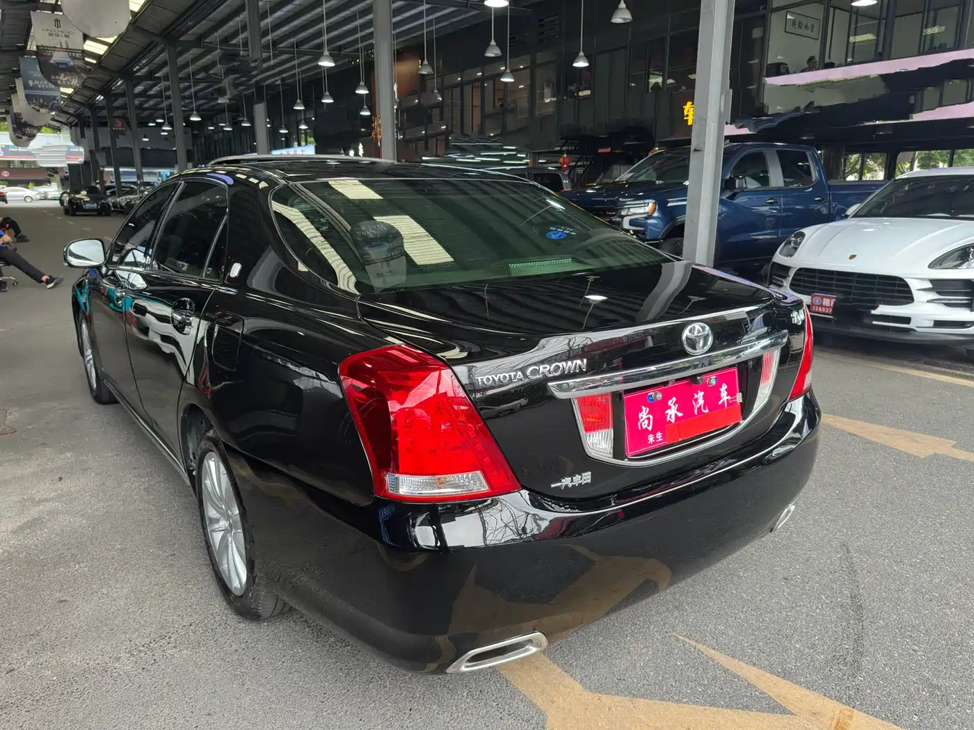 Toyota Crown 2011 2.5L Royal Leather Sunroof Special Edition фото 4