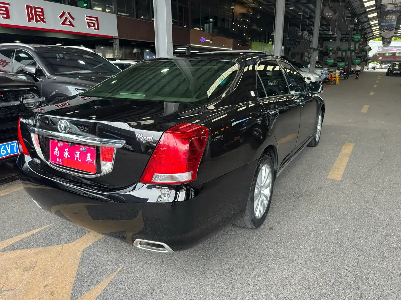 Toyota Crown 2011 2.5L Royal Leather Sunroof Special Edition фото 5