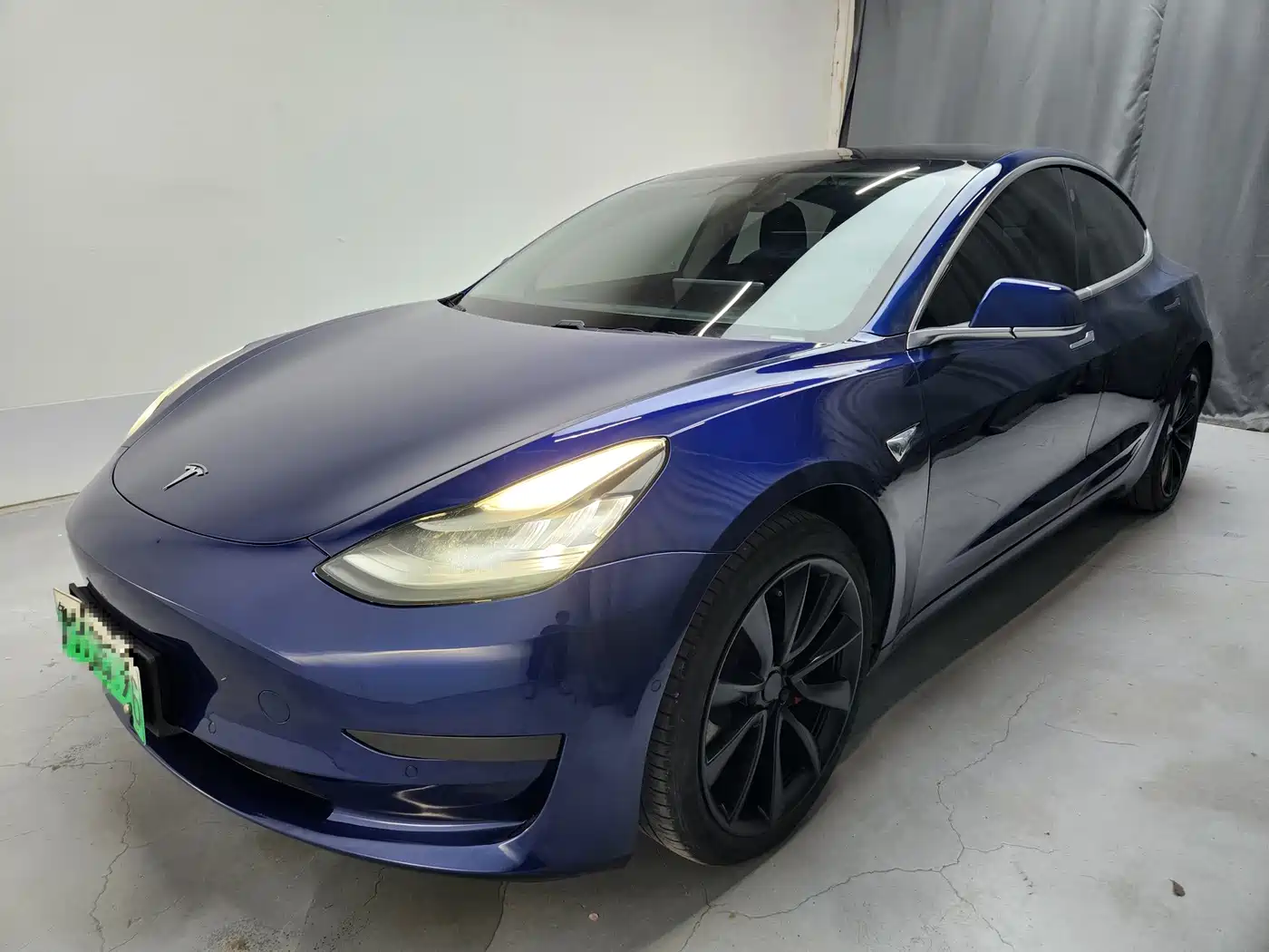 Фото 1 - Tesla Model 3