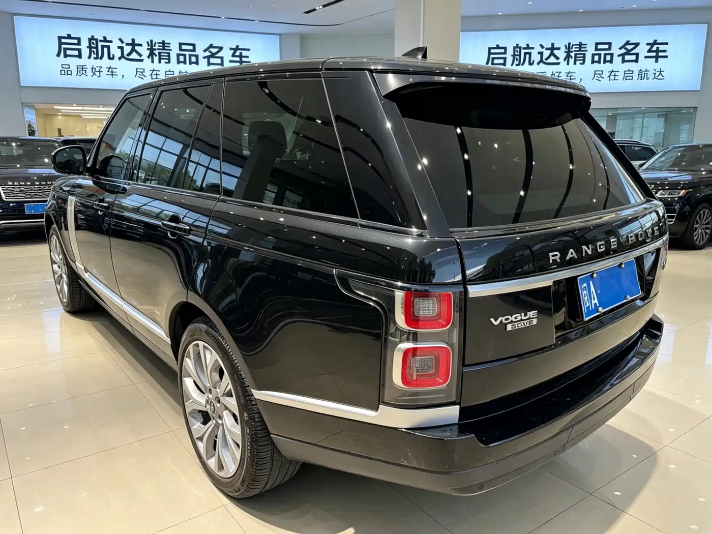 Land Rover Range Rover 2018 3.0 SC V6 Golden Age Edition фото 5