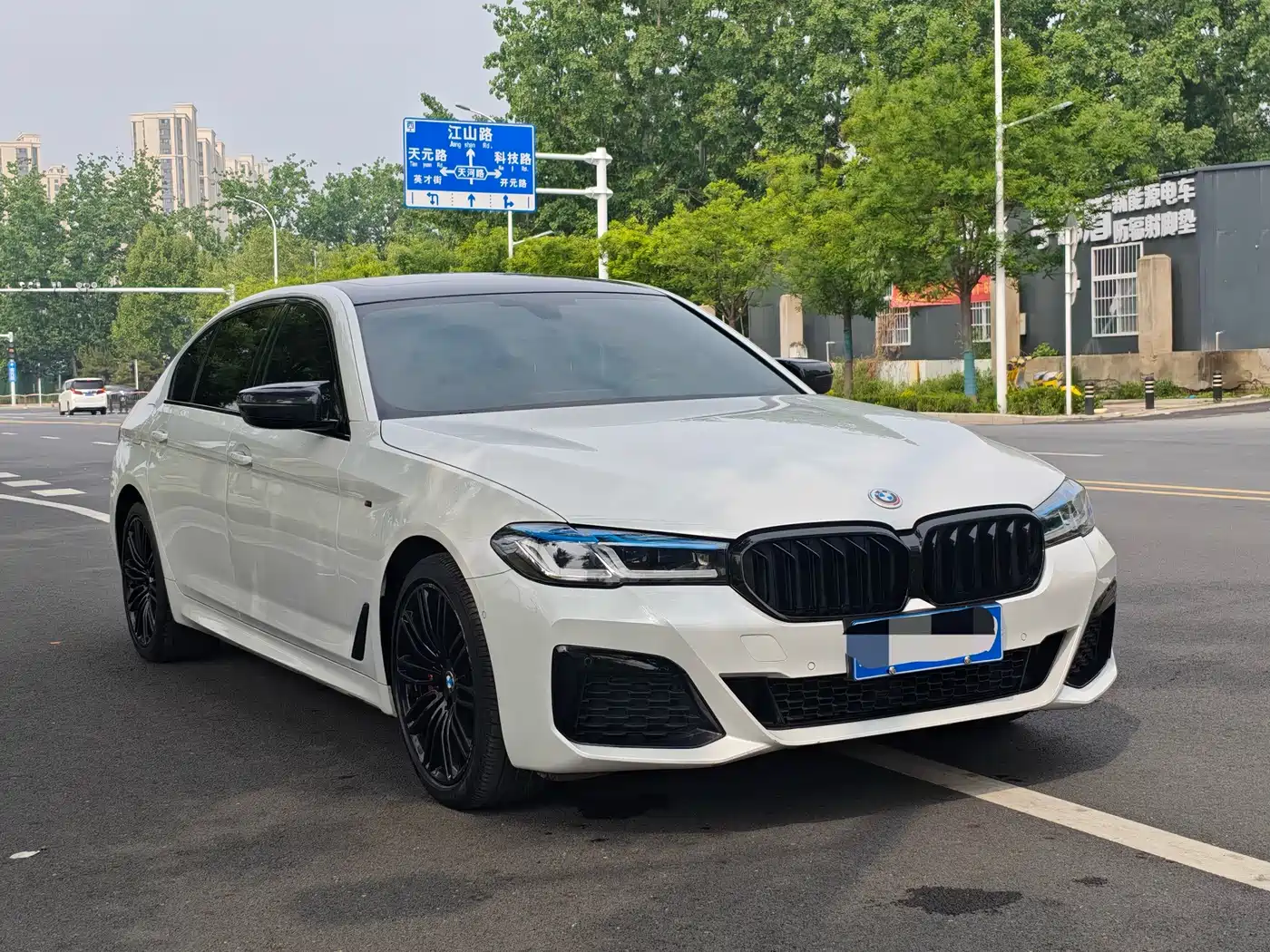 BMW 5 Series 2019 530Li Leading M Sport Package фото 3