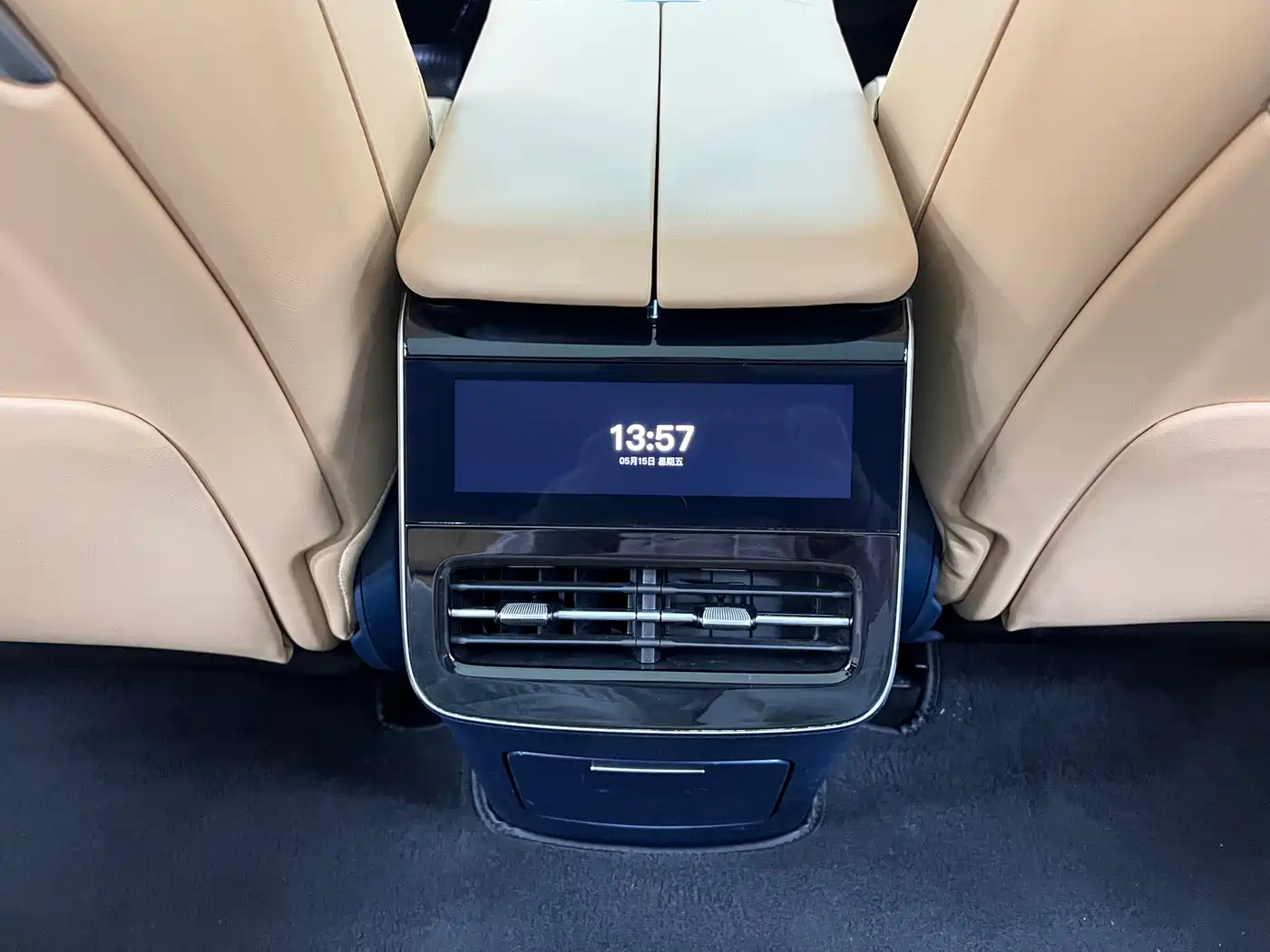 Voyah Auto VOYAH FREE 2023 4WD Extended Range Edition фото 18