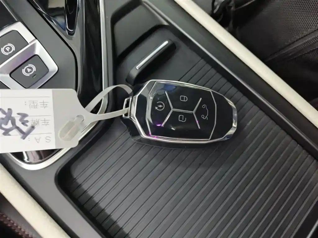 Lynk & Co 02 2018 Model 1.5T DCT 2WD Yao Pro Edition China V фото 9