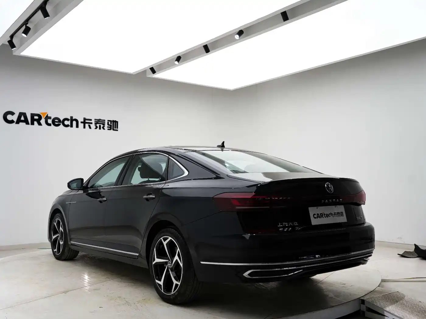 Volkswagen Passat 2023 Facelift 330TSI Starlight Luxury Edition фото 18
