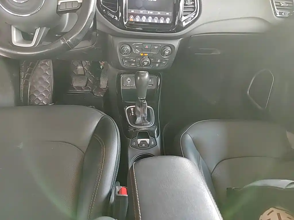 Фото 14 - Jeep Compass