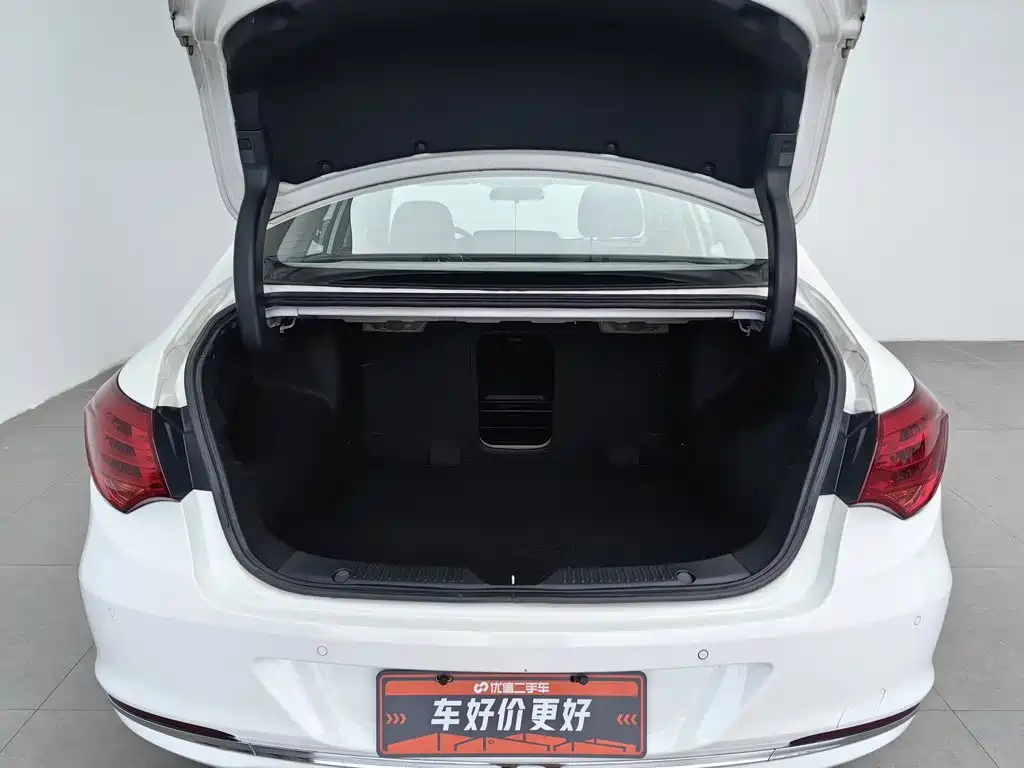 GAC Trumpchi Trumpchi GA6 2019 2016 235T DCT Luxury Edition