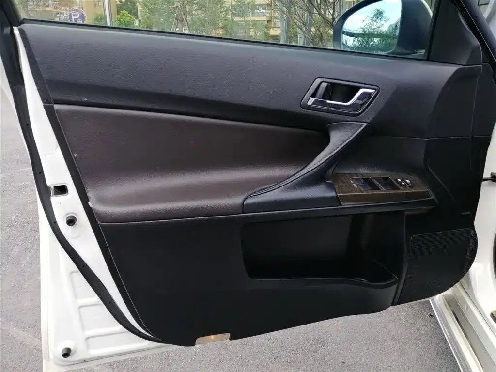 Toyota Reiz 2013 2.5V Premium Edition фото 14