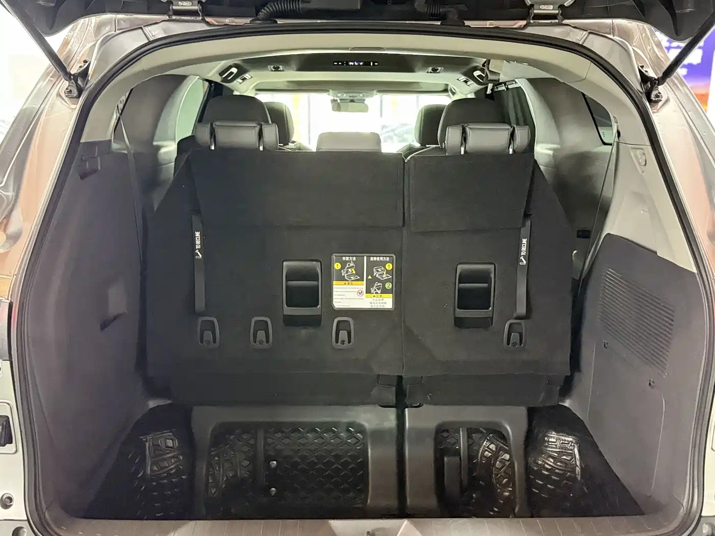 Toyota Granvia 2023 2.5L Hybrid Comfort Edition фото 10