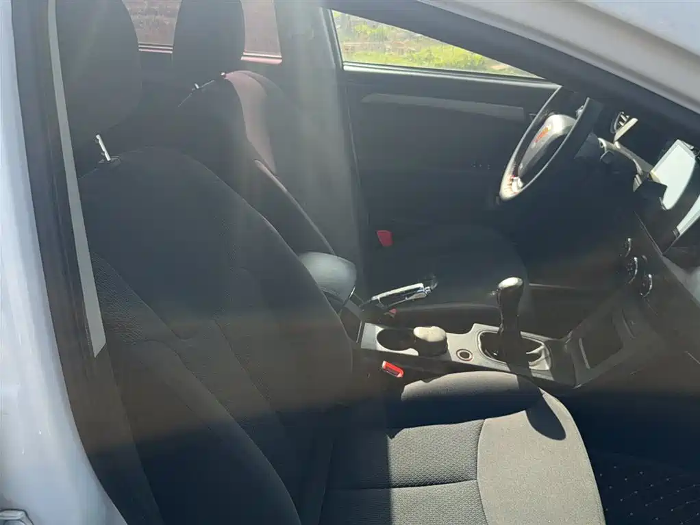 Roewe 350 2017 2015 Model 1.5L Manual Luxury Sunroof Edition