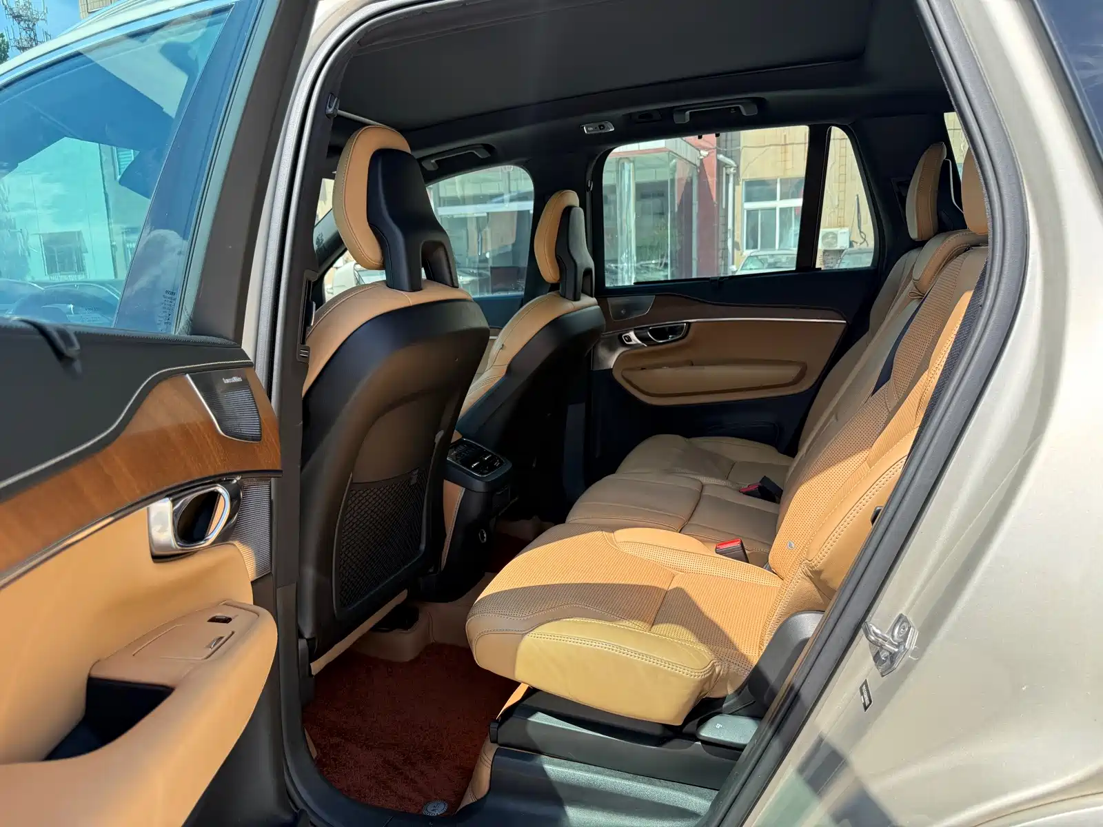 Фото 6 - Volvo XC90