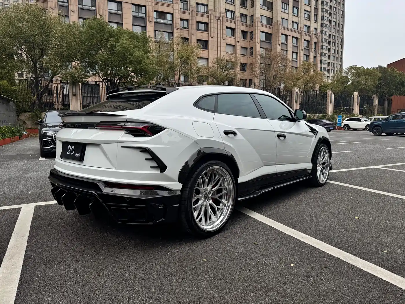 LAMBORGHINI URUS