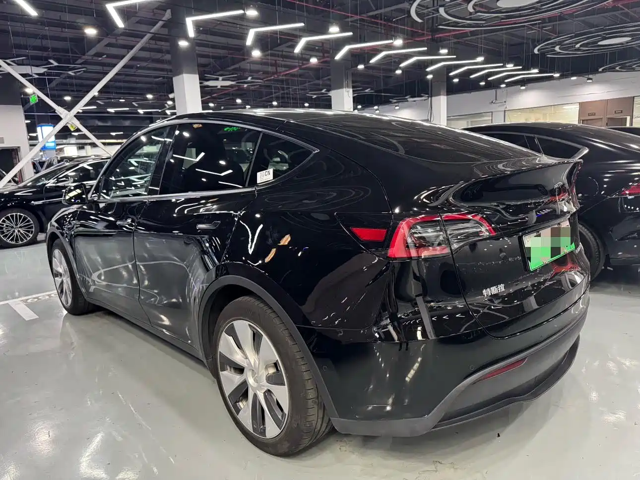 Photo 17 - Tesla Model Y