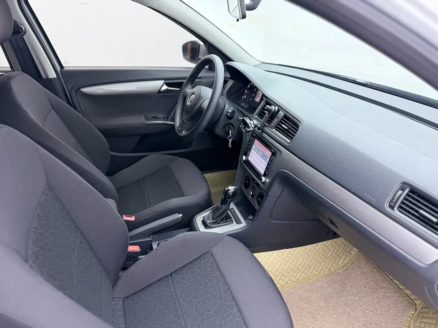 Volkswagen Lavida 2013 1.6L Automatic Trend Edition фото 15