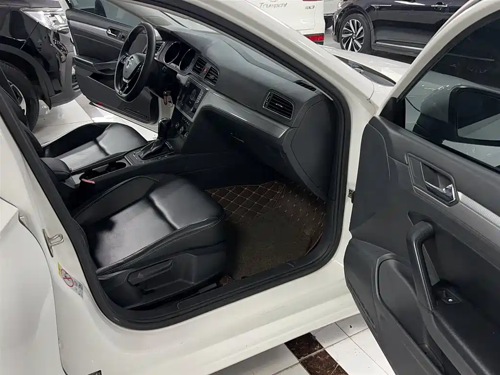 Volkswagen Lamando 2017 230TSI DSG Trend Edition фото 19