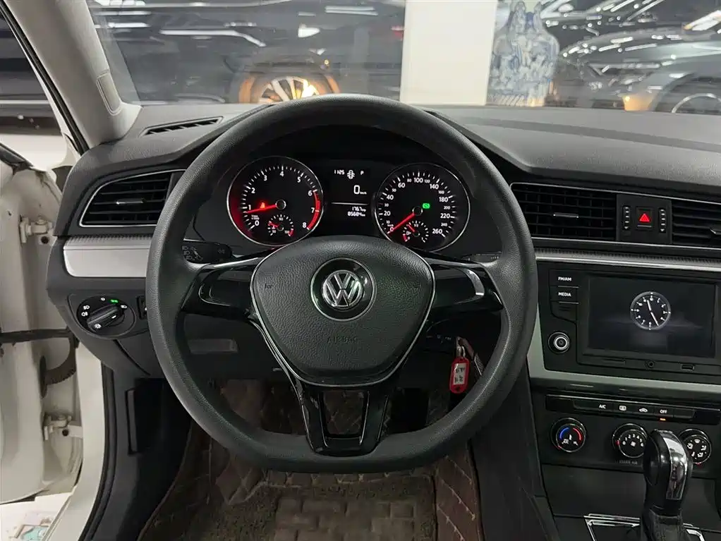 Volkswagen Lamando 2017 230TSI DSG Trend Edition фото 4