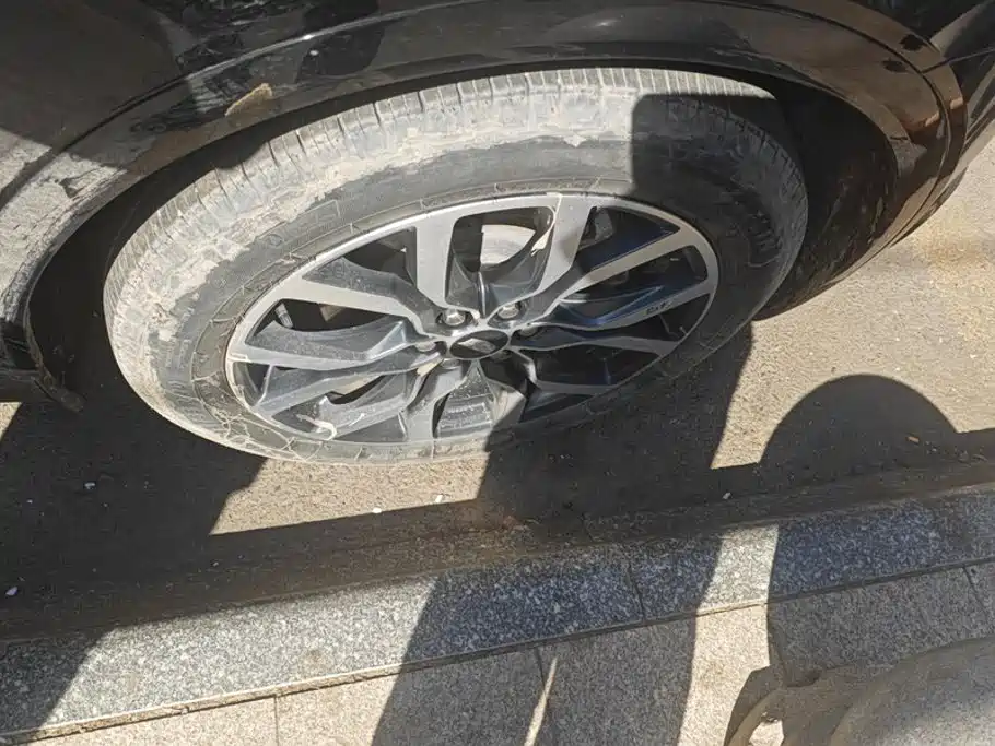 Фото 6 - Cadillac XT5