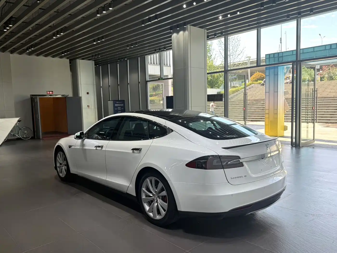 Tesla Model S 2014 2014 Model S P85
