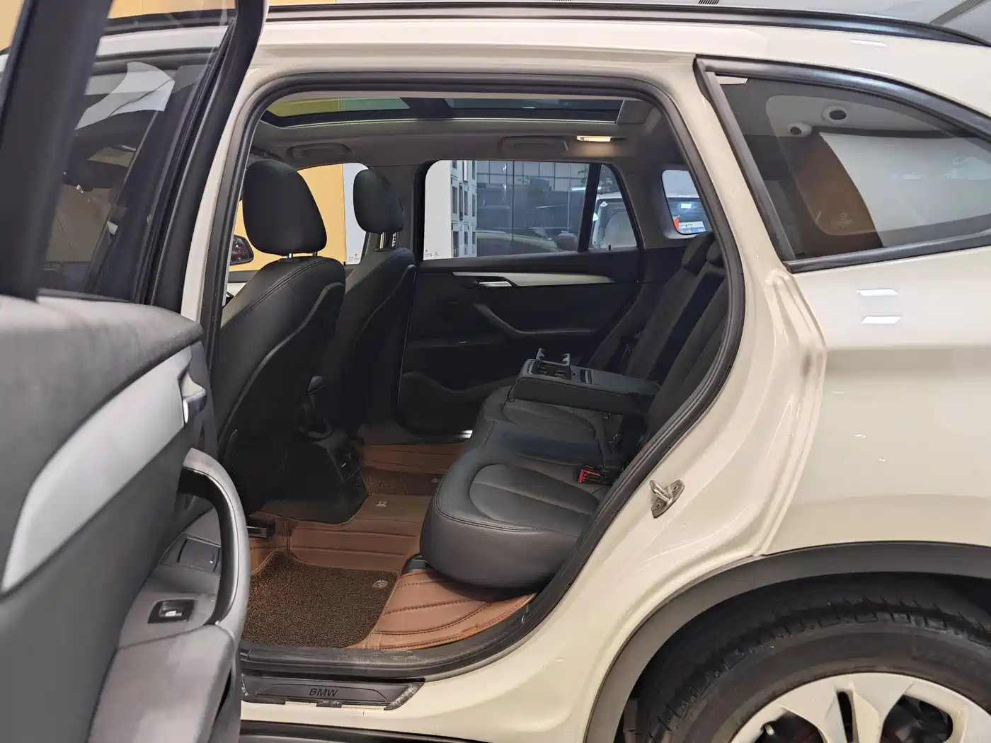 BMW X1 2016 sDrive18Li Premium Model фото 22