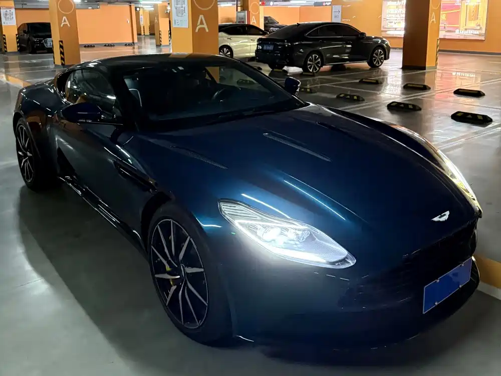Фото 9 - Aston Martin DB11