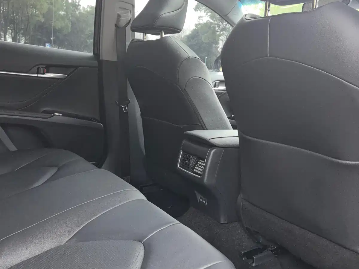 TOYOTA CAMRY