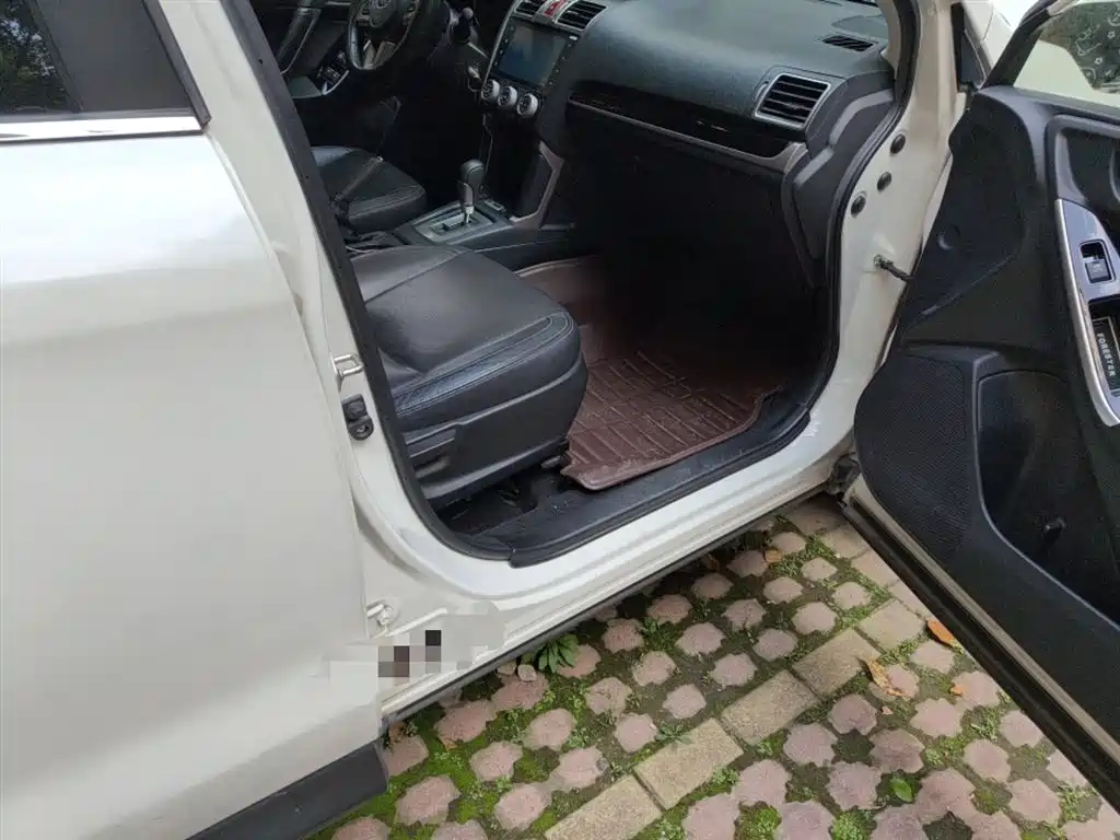 Subaru Forester 2016 2.0i Luxury Navigation Edition фото 20